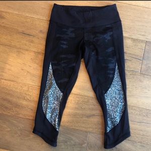 Lululemon navy floral/camo crop leggings